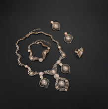 Load image into Gallery viewer, Uncomplicated Jewelry Set